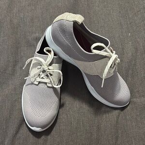 Munro Sandi Slip on Shoes Sport Gray sz 7 Sneakers PERFECT